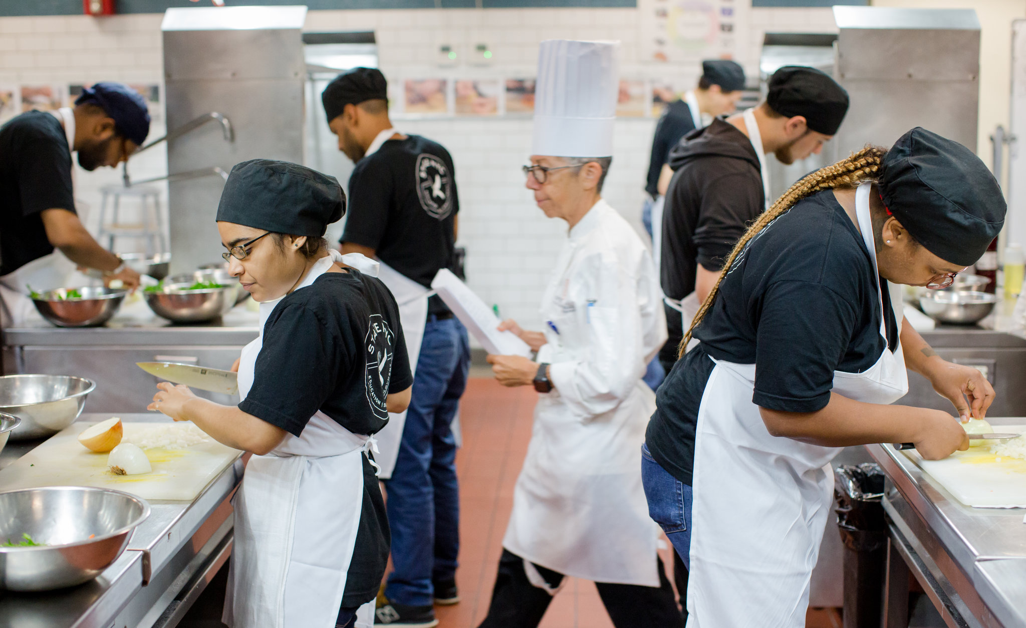 (Română) Termeni de referință pentru selectarea unui profesor în cadrul laboratorului bucătărie cadrul proiectului ”Laboratorul profesional pentru tinerii cu CES”